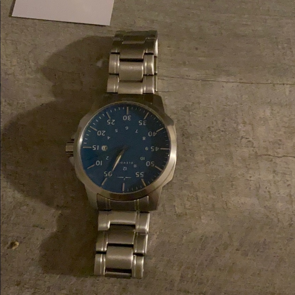 Men’s elevon watch - Picture 2 of 2